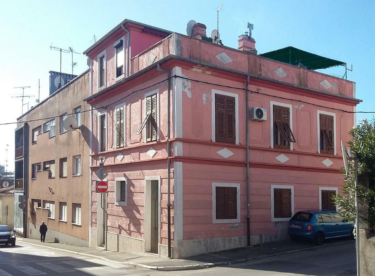 Apartment In Centre With Huge Terace Pula Dış mekan fotoğraf